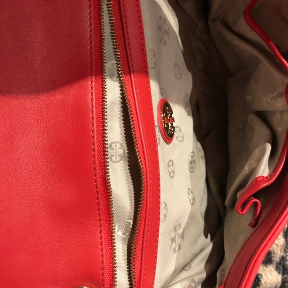 COPY - Red leather and suede Tory Burch clip twist bag. - Picture 4 of 6